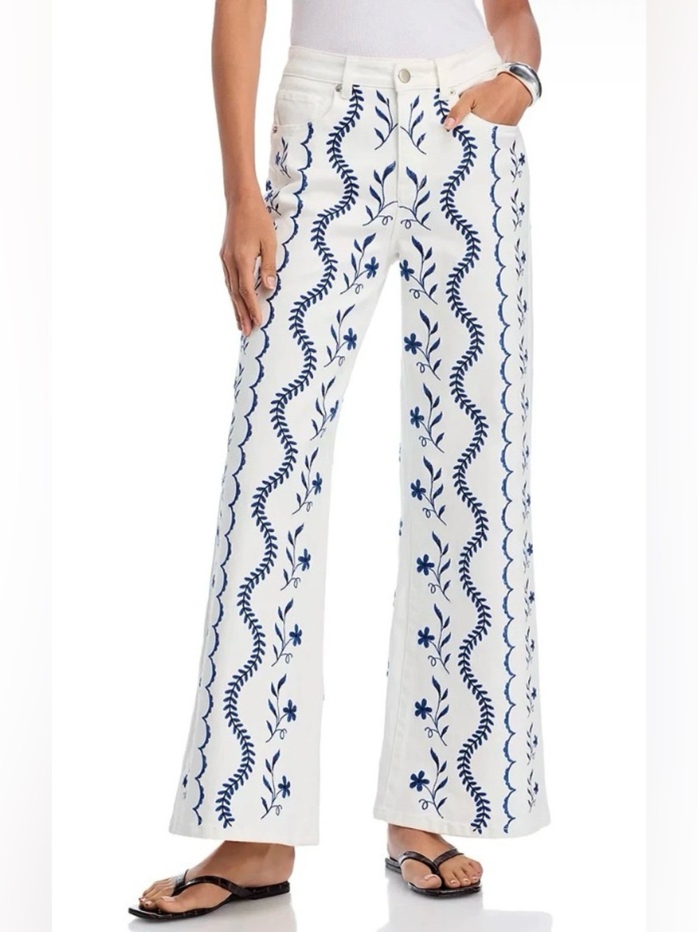 Aqua Embroidered High Rise Wide Leg Jeans in White/Blue Size 32